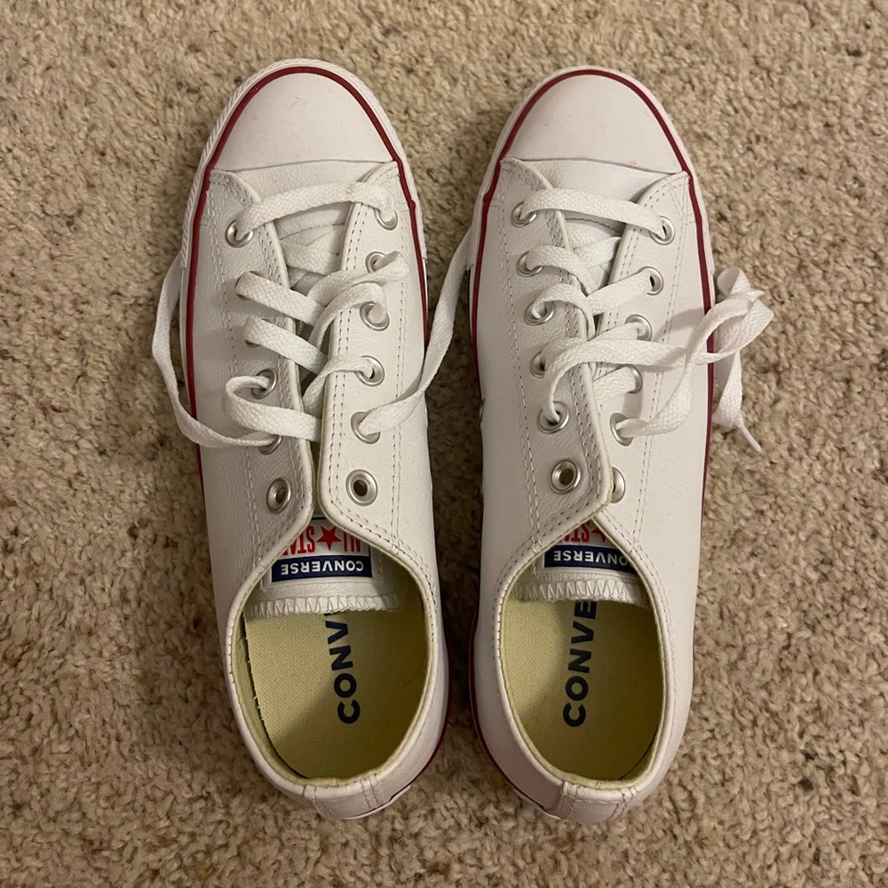 Leather low top white converse!